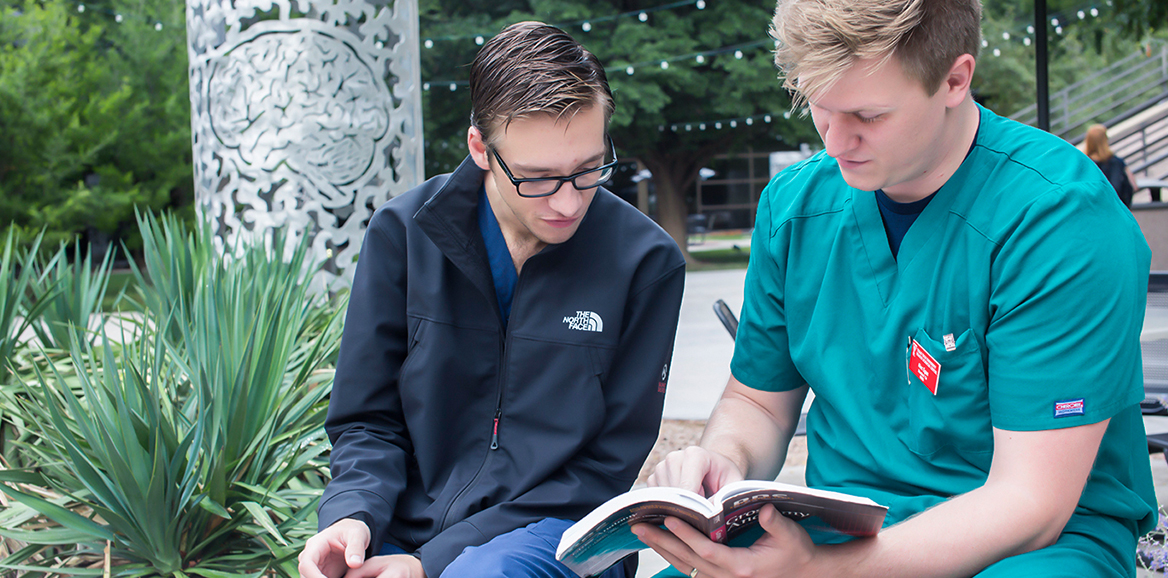 students in courtyard at ttuhsc lubbock