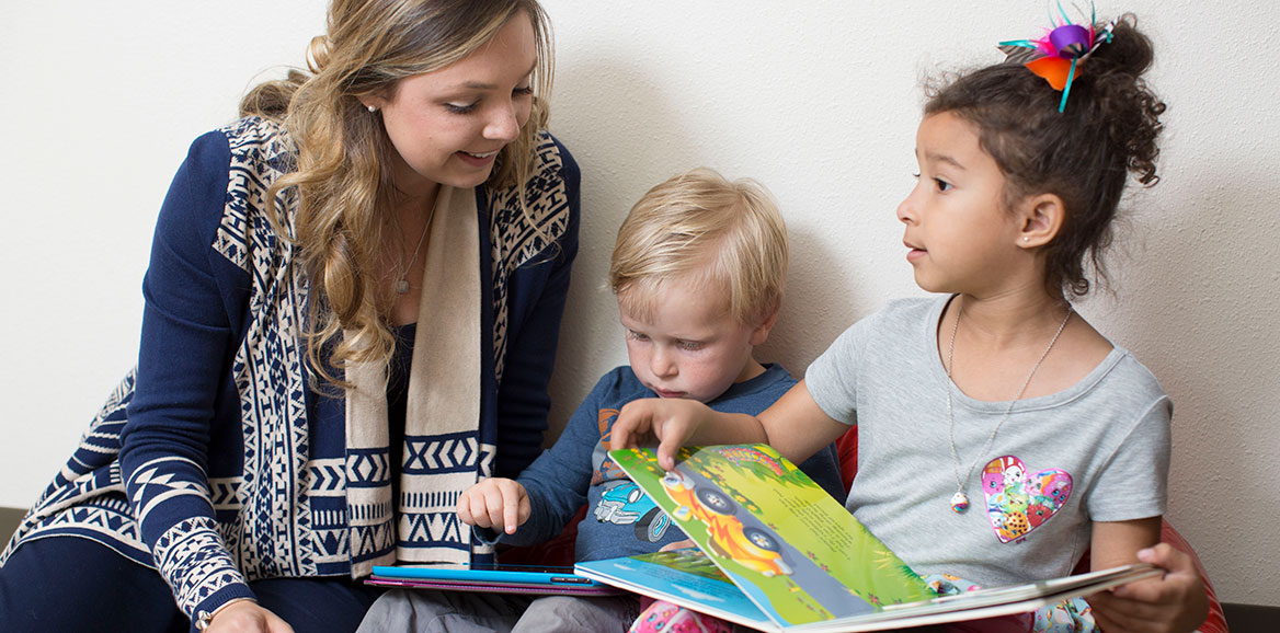 SLP student works with children using books