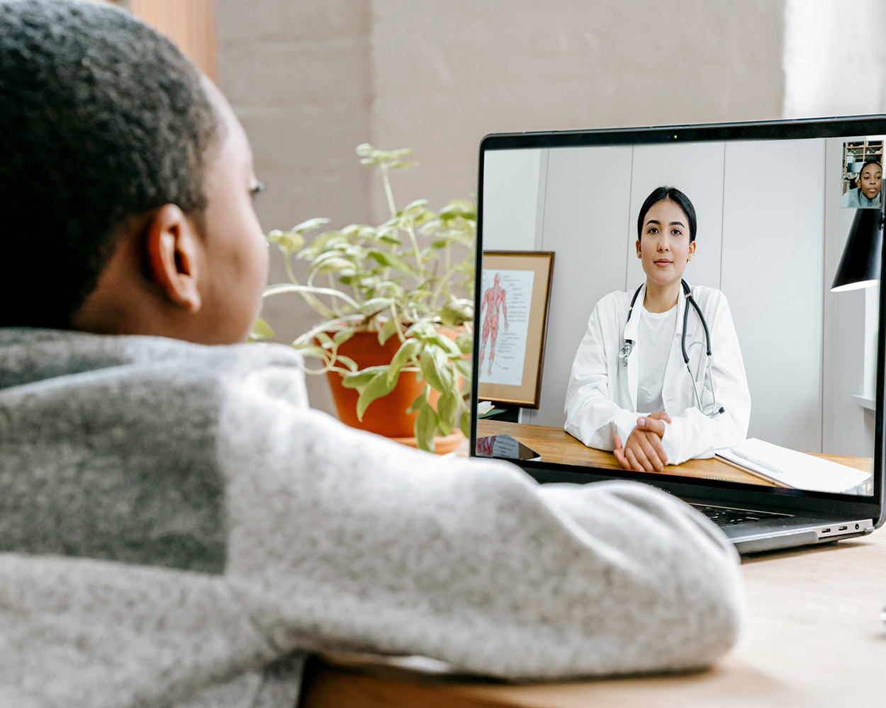Campus Health Connect session Child in an on-campus virtual session