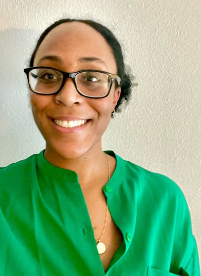 Roxanne Roberts headshot